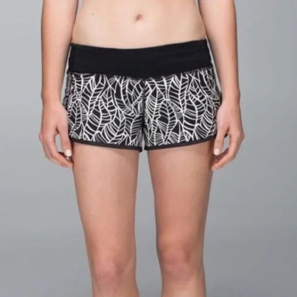 Lululemon Pretty Palm Run Times Shorts 4" SIZE 8 WAIST 33 Black White Liner - Picture 1 of 11